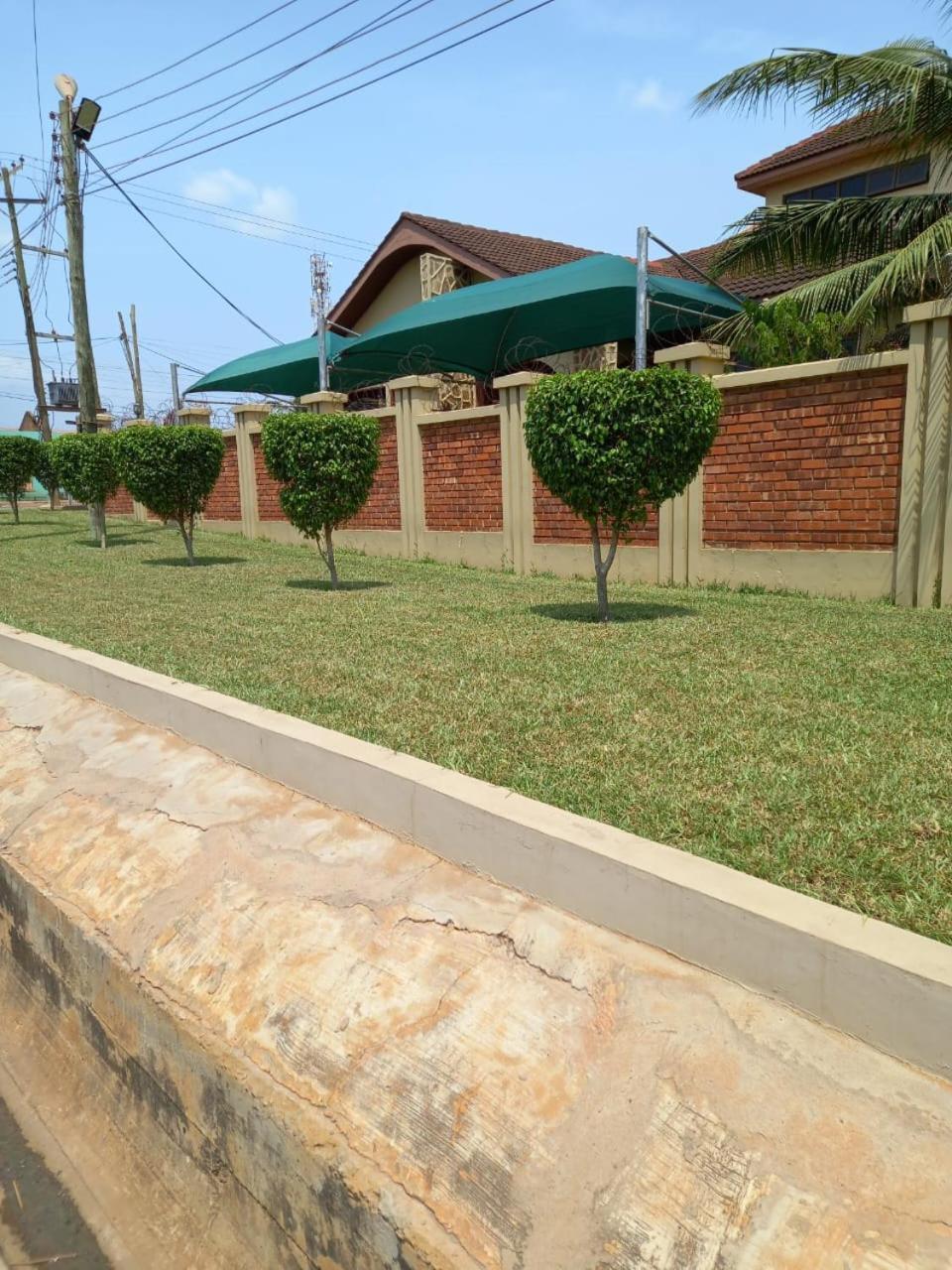 Benconi Lodge Accra Eksteriør billede