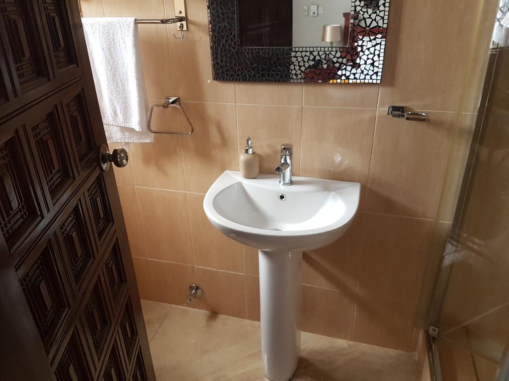 Benconi Lodge Accra Eksteriør billede