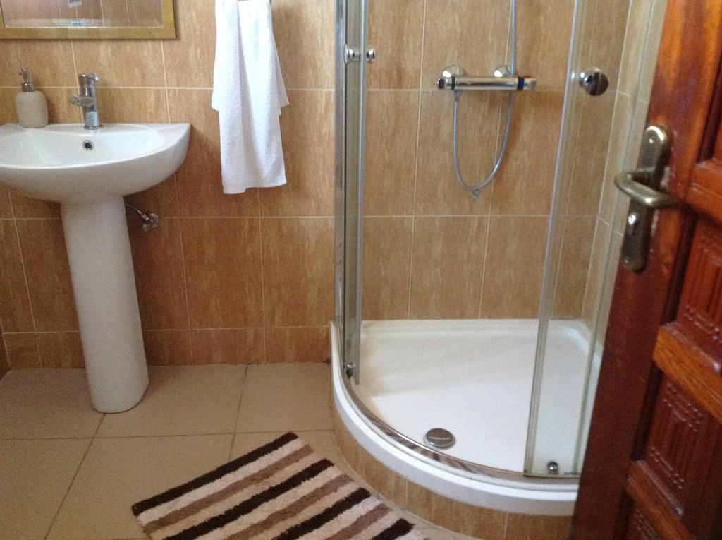 Benconi Lodge Accra Eksteriør billede